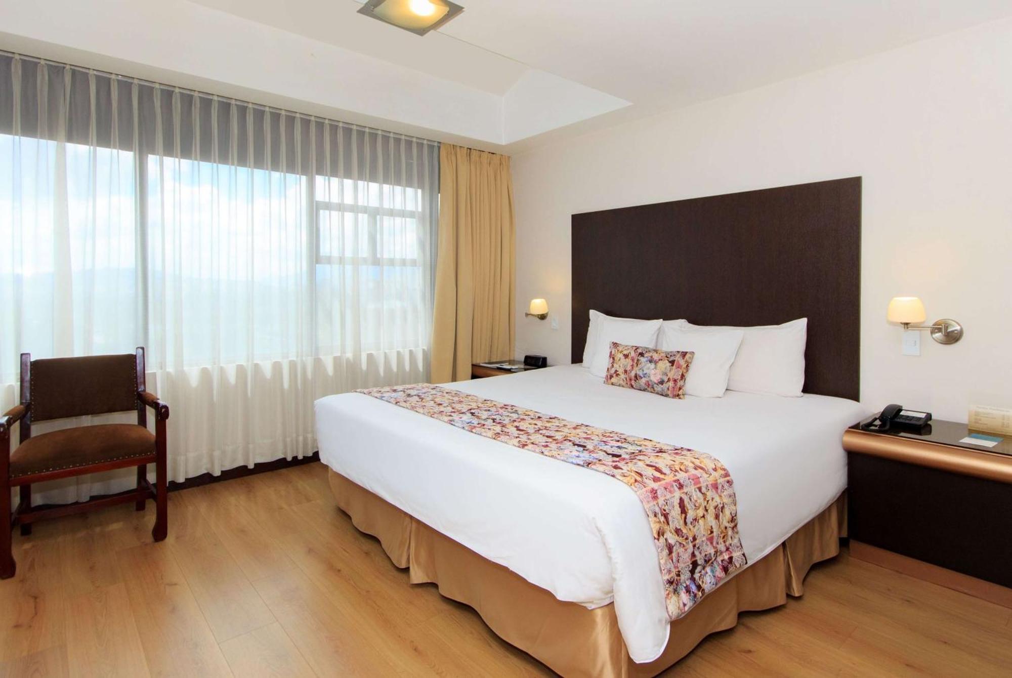 Hotel La Quinta By Wyndham Quito Zewnętrze zdjęcie